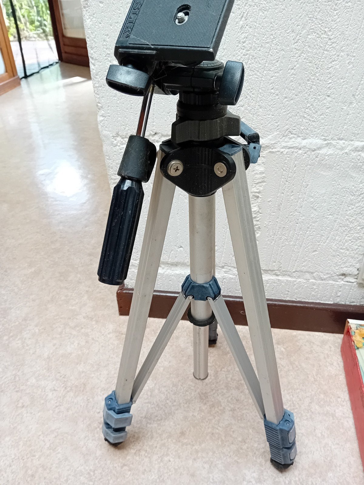 Vintage tripod SLIK 35D
Product no.:, TV, Hi-fi & Vidéo, Enlèvement, Slik