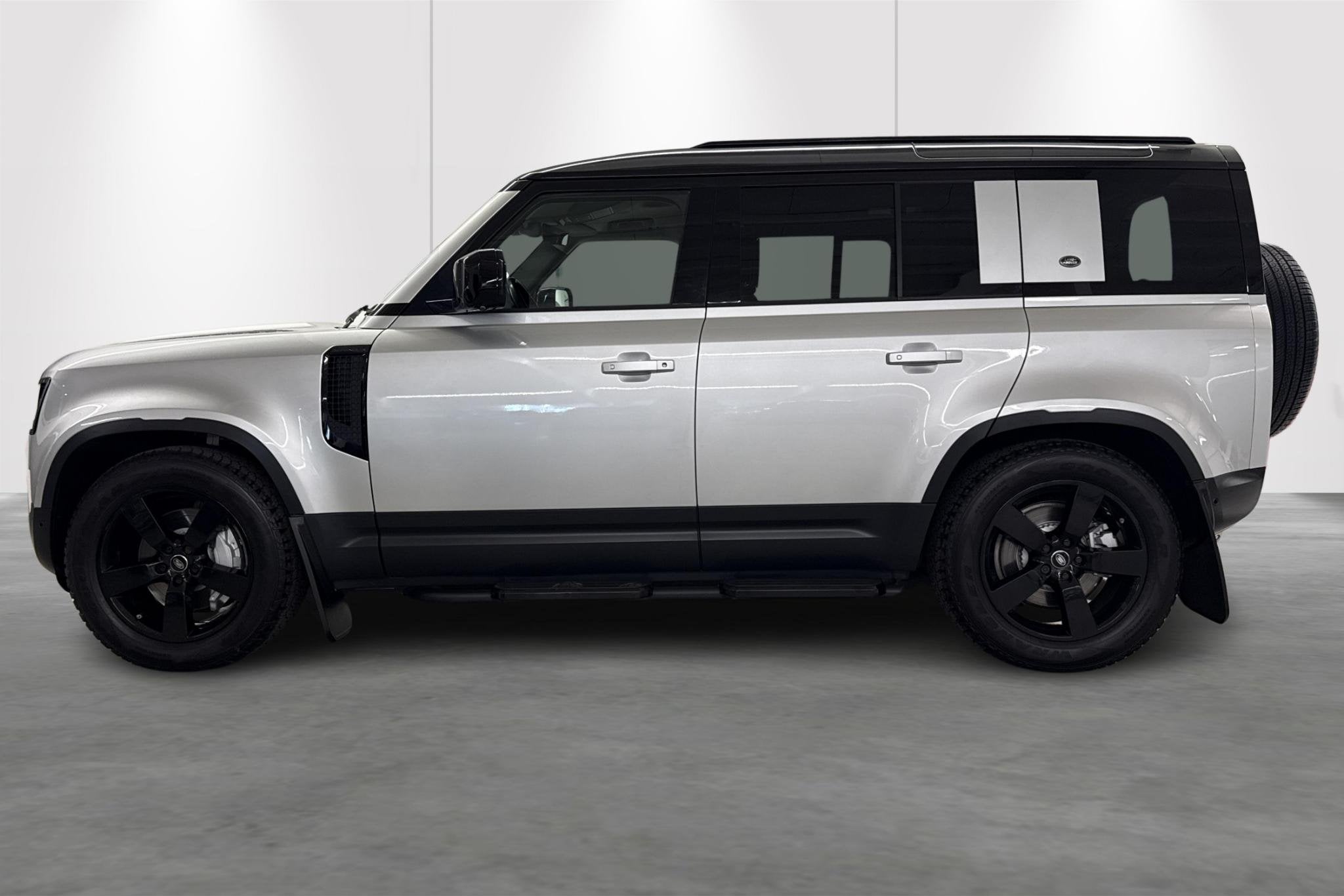 Land Rover Defender 110 P400 First Edition, Automaat, 2361 kg, Stof, Zwart