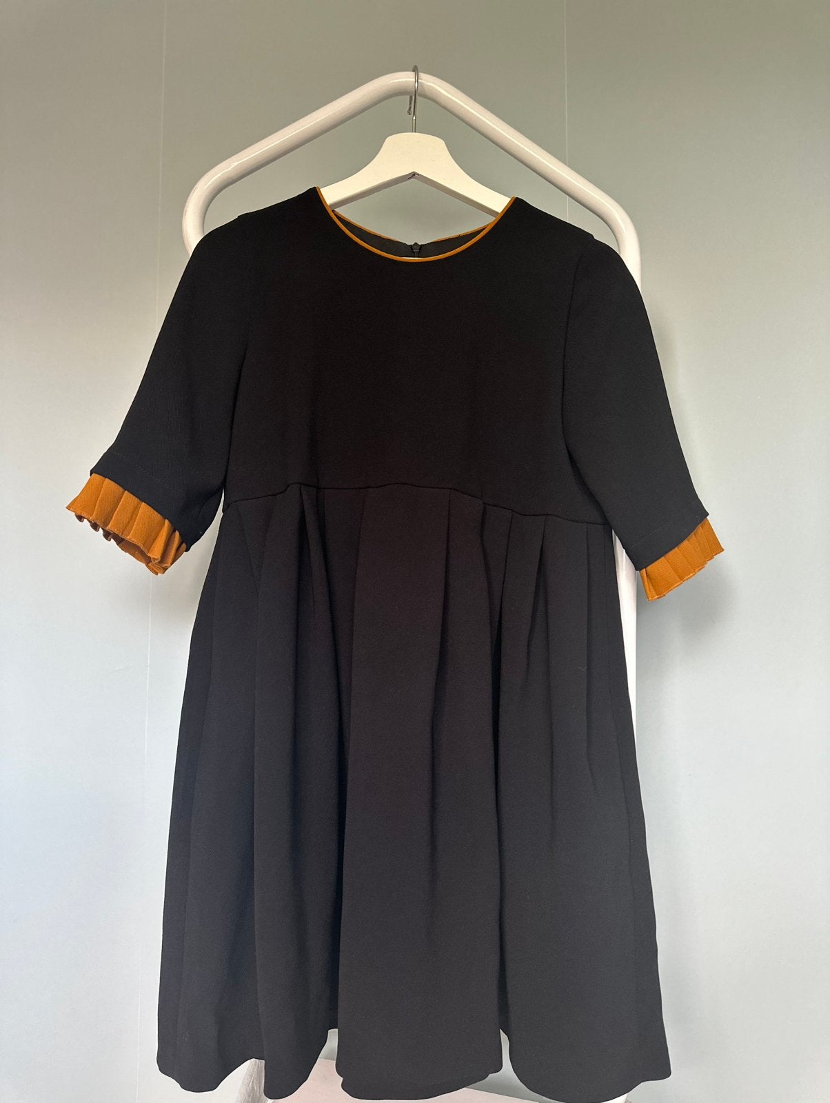 Mini-robe, Enlèvement, Comme neuf