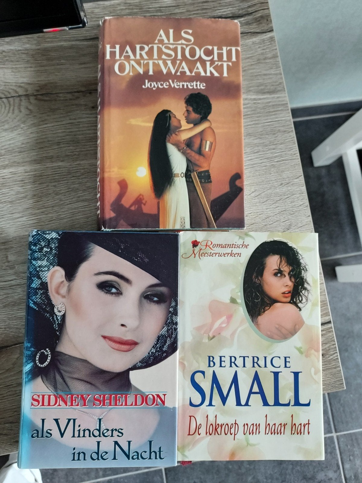 3 Romans € 2 stuk, Livres, Fantastique, Enlèvement