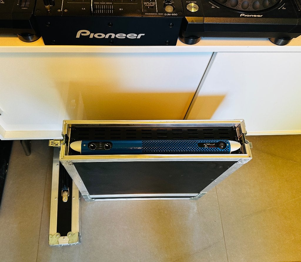 Powersoft M30D Versterker in Flightcase + JBSystems, Ophalen, Zo goed als nieuw, 1000 watt of meer, P.A.