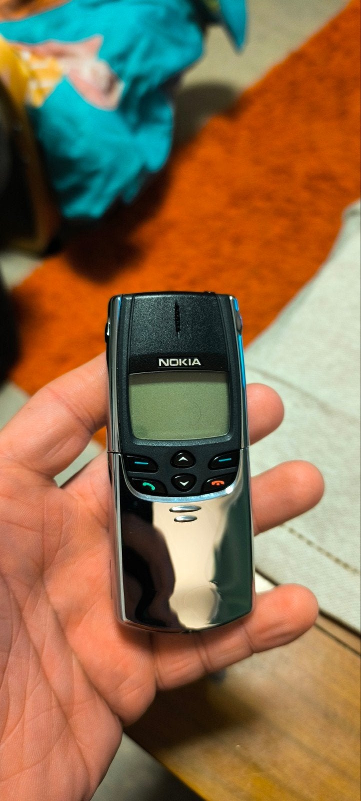 Nokia 8810 + chargeur + 3 batteries, Télécoms, Téléphonie mobile | Nokia, Modèle coulissant, Clavier physique, Enlèvement, Utilisé