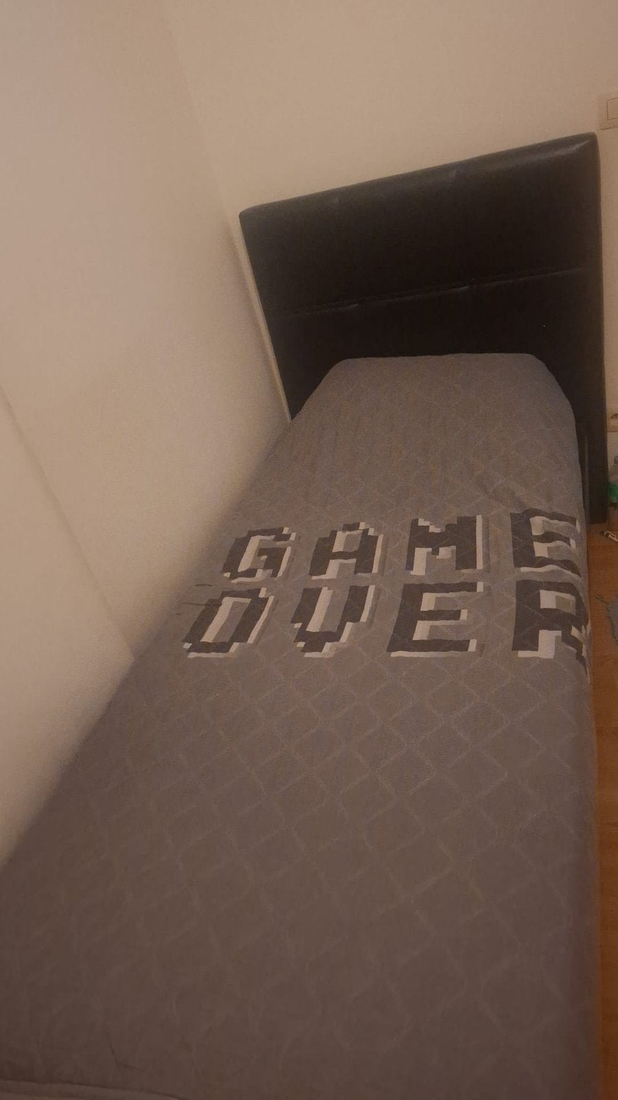 1 persoons boxspring BED - €20, Ophalen, Gebruikt