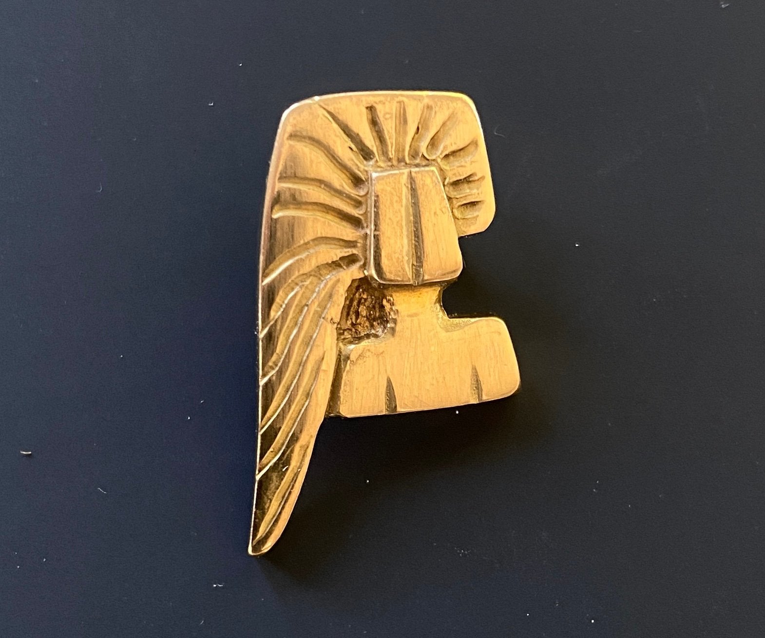 Pendentif en or « Pharaon » par Hubert Minnebo, Bijoux, Sacs & Beauté, Broches, Enlèvement ou Envoi, Or, Moins de 4 cm, Or