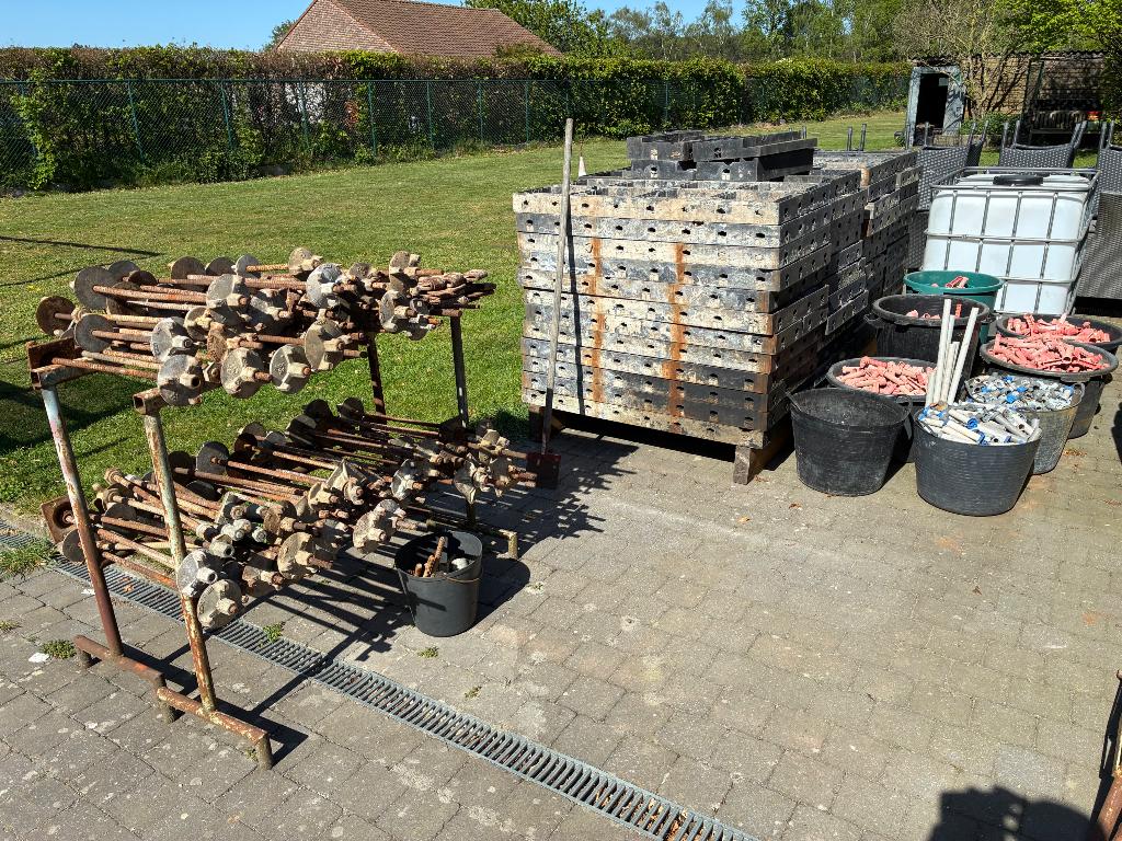Bekistingspanelen (geopanel)., Enlèvement, Utilisé, Autres matériaux, 100 mm ou plus