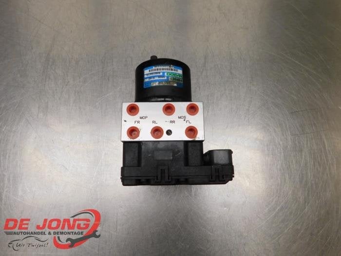 Pompe ABS d'un Hyundai Santafe, -, 3 mois de garantie, Utilisé, Hyundai