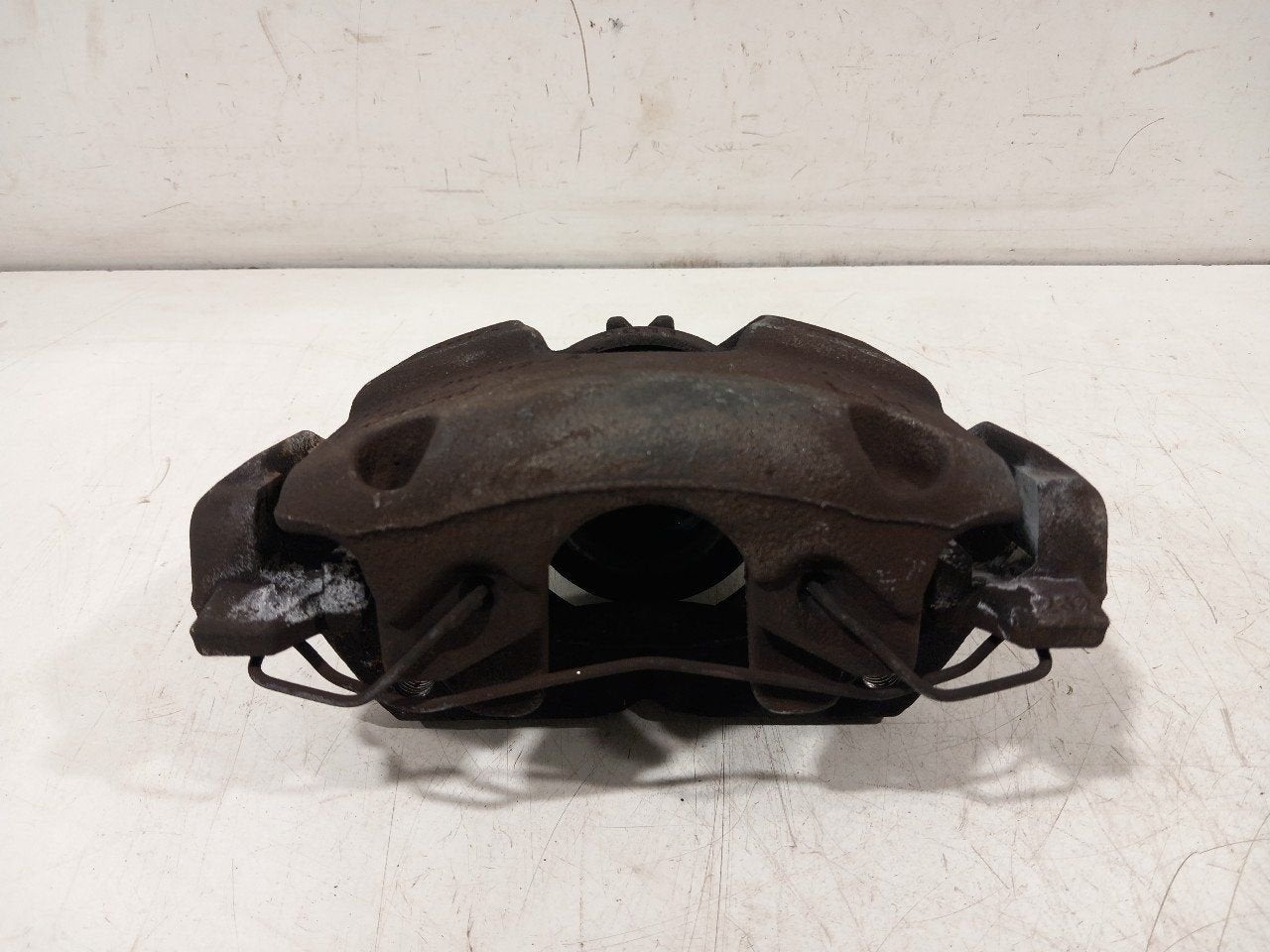Remklauw links voor Ford Fiesta, Onderdelen@venauto.nl, Van der Ven Autorecycling B.V., Gebruikt, Ettenseweg 76, 4706 PB Roosendaal, The Netherlands
