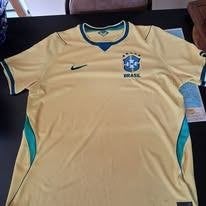 t-shirt van braziliê ter waarde van 100 euro en short 35euro, Geel, Nike, Ophalen of Verzenden, Voetbal