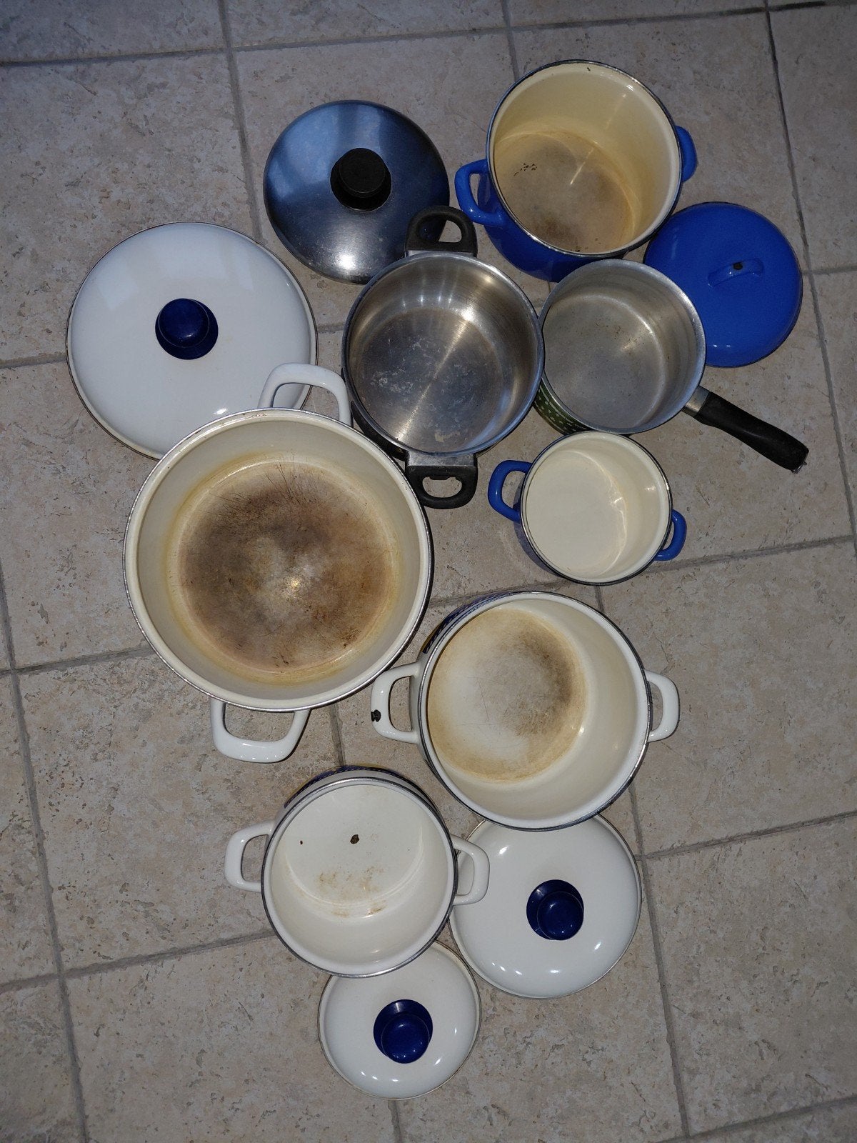 lot casseroles, Enlèvement