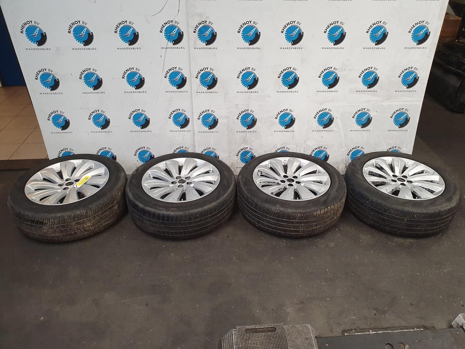 Discovery sport 2019 235/55 19 Pirelli All season + sensoren, Auto-onderdelen, Banden en Velgen, 19 inch, Gebruikt, -, -