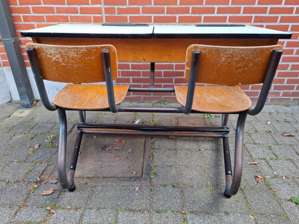 Kinderbureautje met 2 stoeltjes, Ophalen
