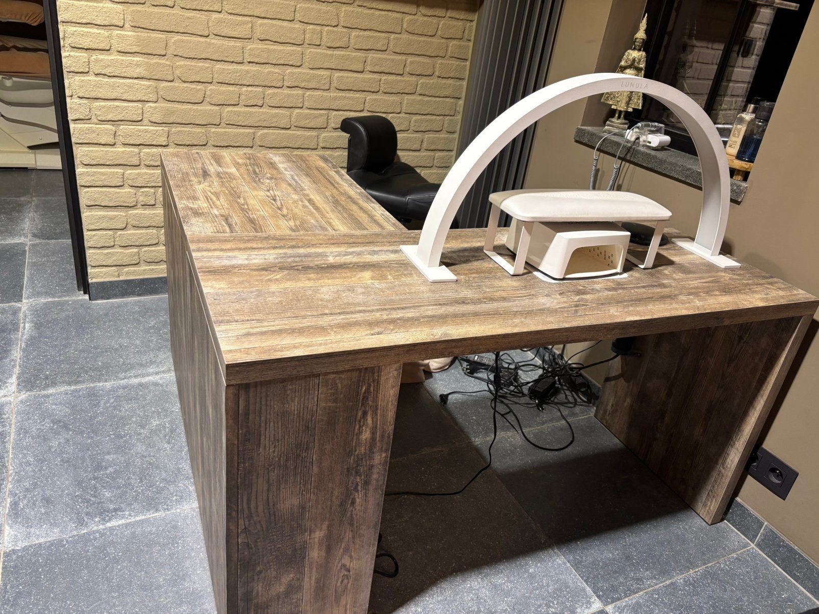 Nageltafel met ingebouwd afzuiging, Ophalen, Zo goed als nieuw