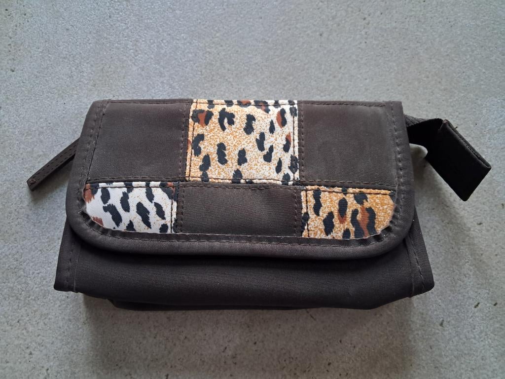 Petite trousse brune avec léopard, Enlèvement ou Envoi, Comme neuf, Brun