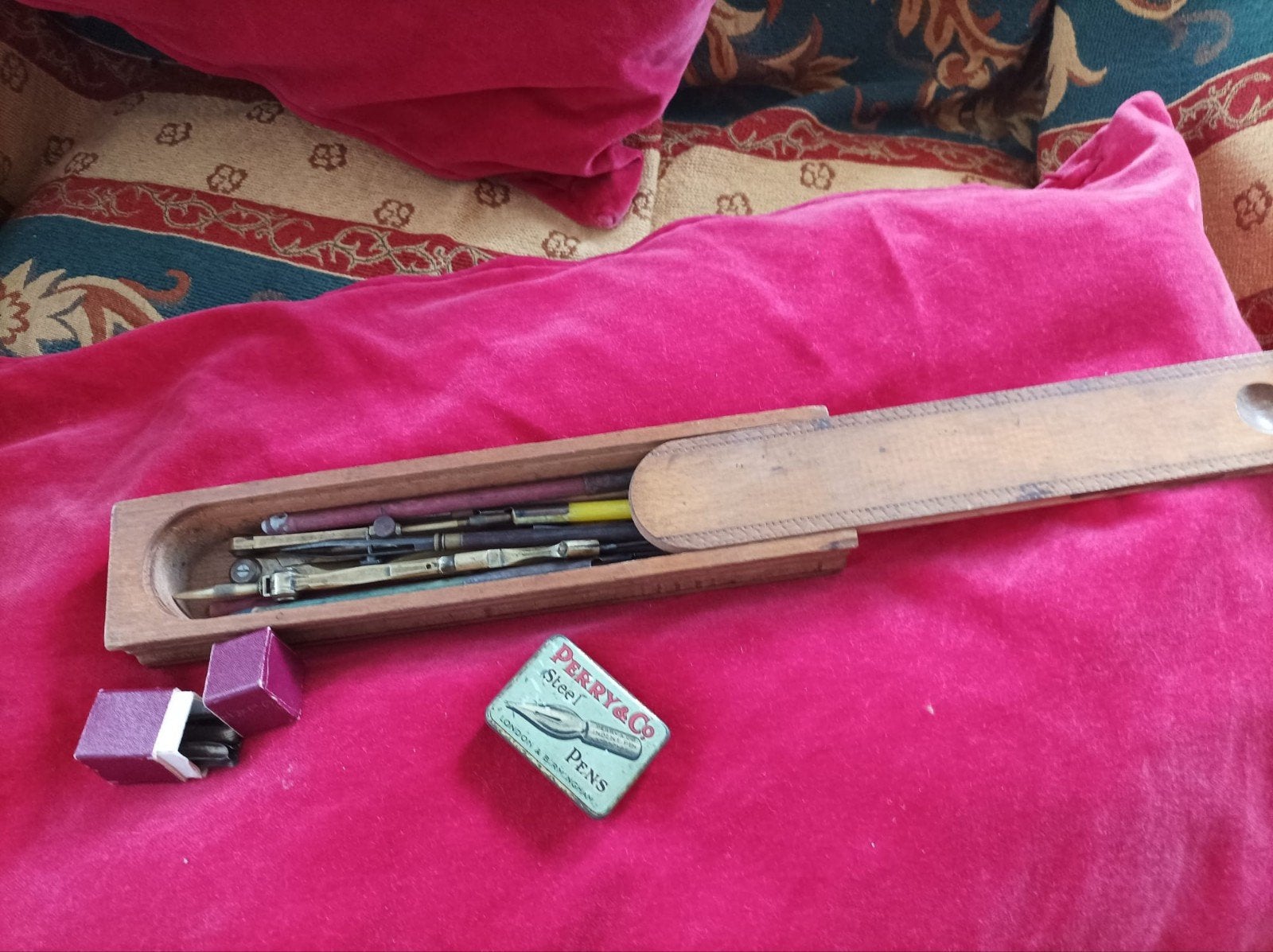 Ancienne boite fin 19e debut 20  compas et plumes encre, Sport en Fitness, Biljarten en Poolen, Ophalen