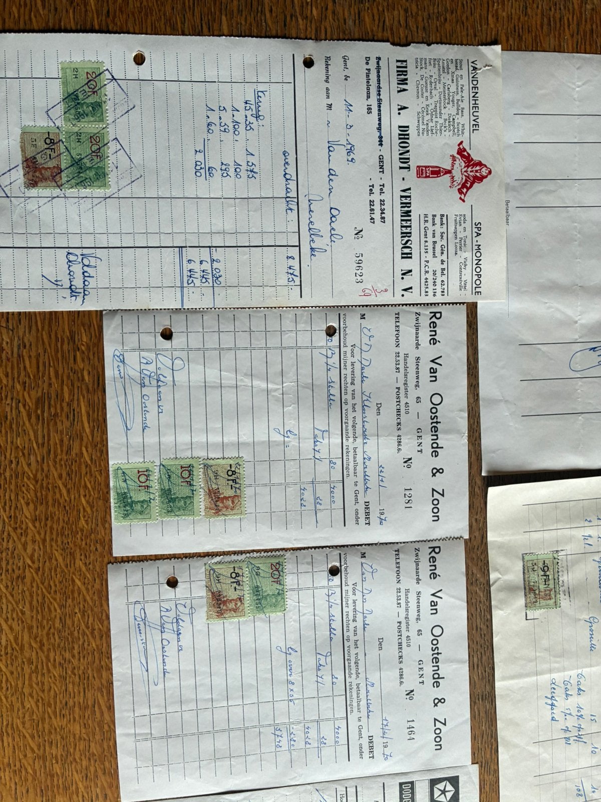 Oude facturen met takszegels, Ophalen