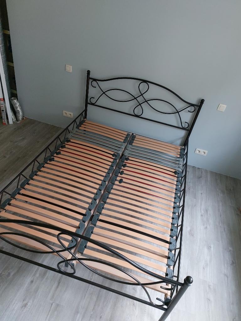Lit 2 personnes en fer forgé massif 140 x 200, Maison & Meubles, Chambre à coucher | Lits, Fer forgé, Enlèvement, Deux personnes