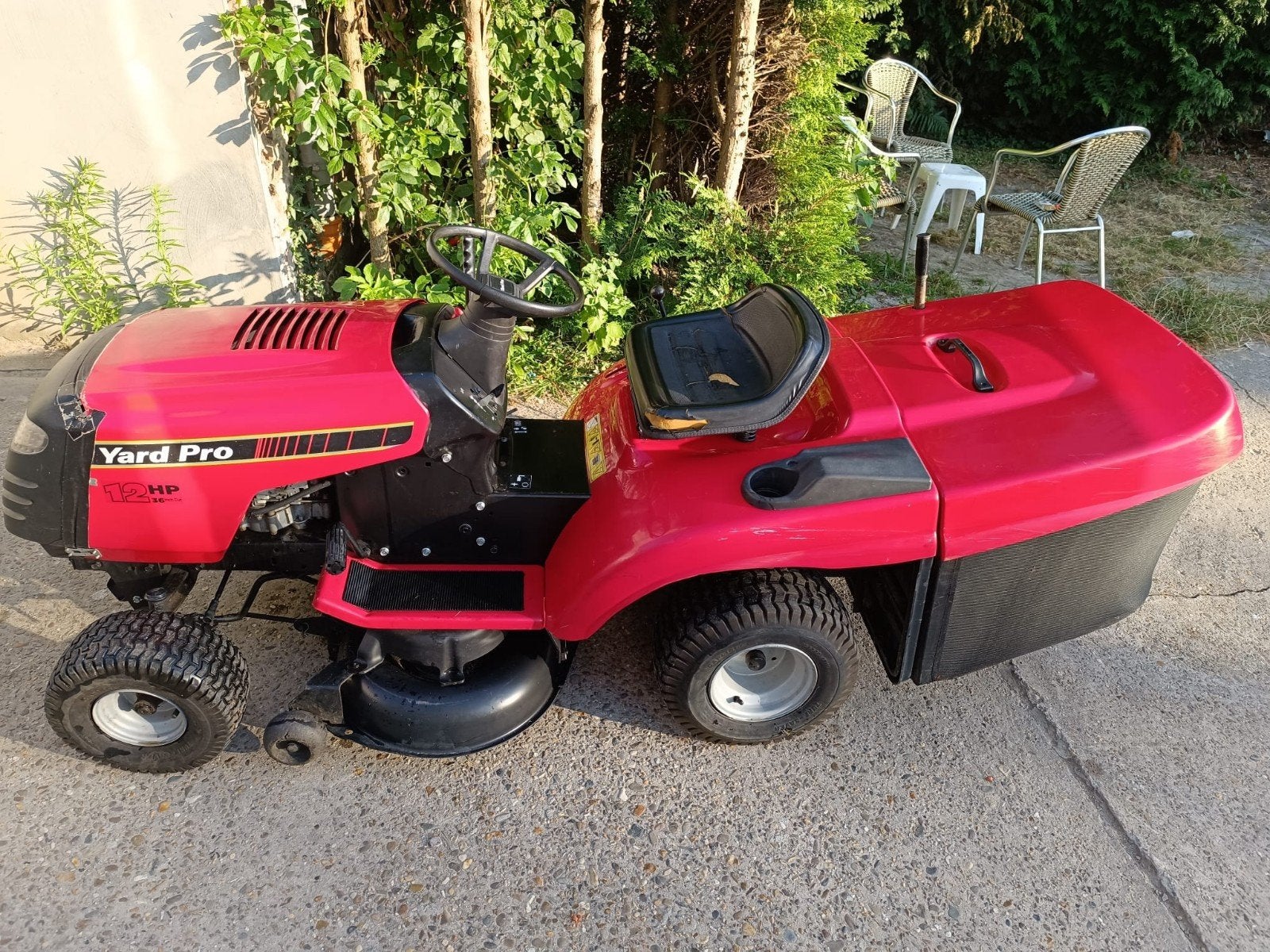 Yard Pro 12 HP Zitmaaier met Opvangbak – In heel goede staat, Tuin en Terras, Zitmaaiers, Ophalen, Gebruikt, Opvangbak, Briggs & stratton