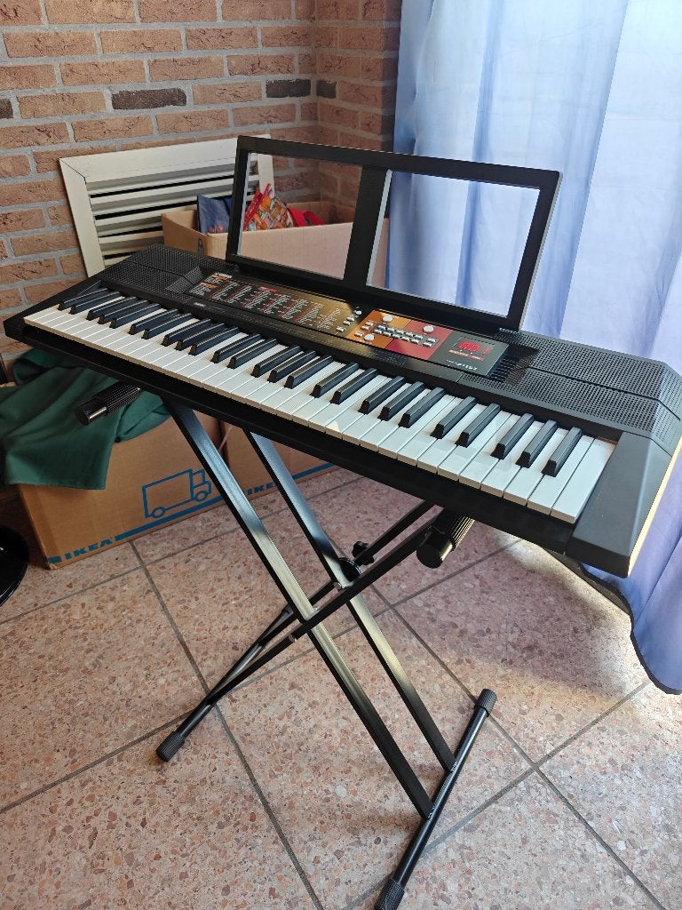 Yamaha PSR-F51 + standaard + adapter, Muziek en Instrumenten, Keyboards, Ophalen, Yamaha, Met standaard, 61 toetsen