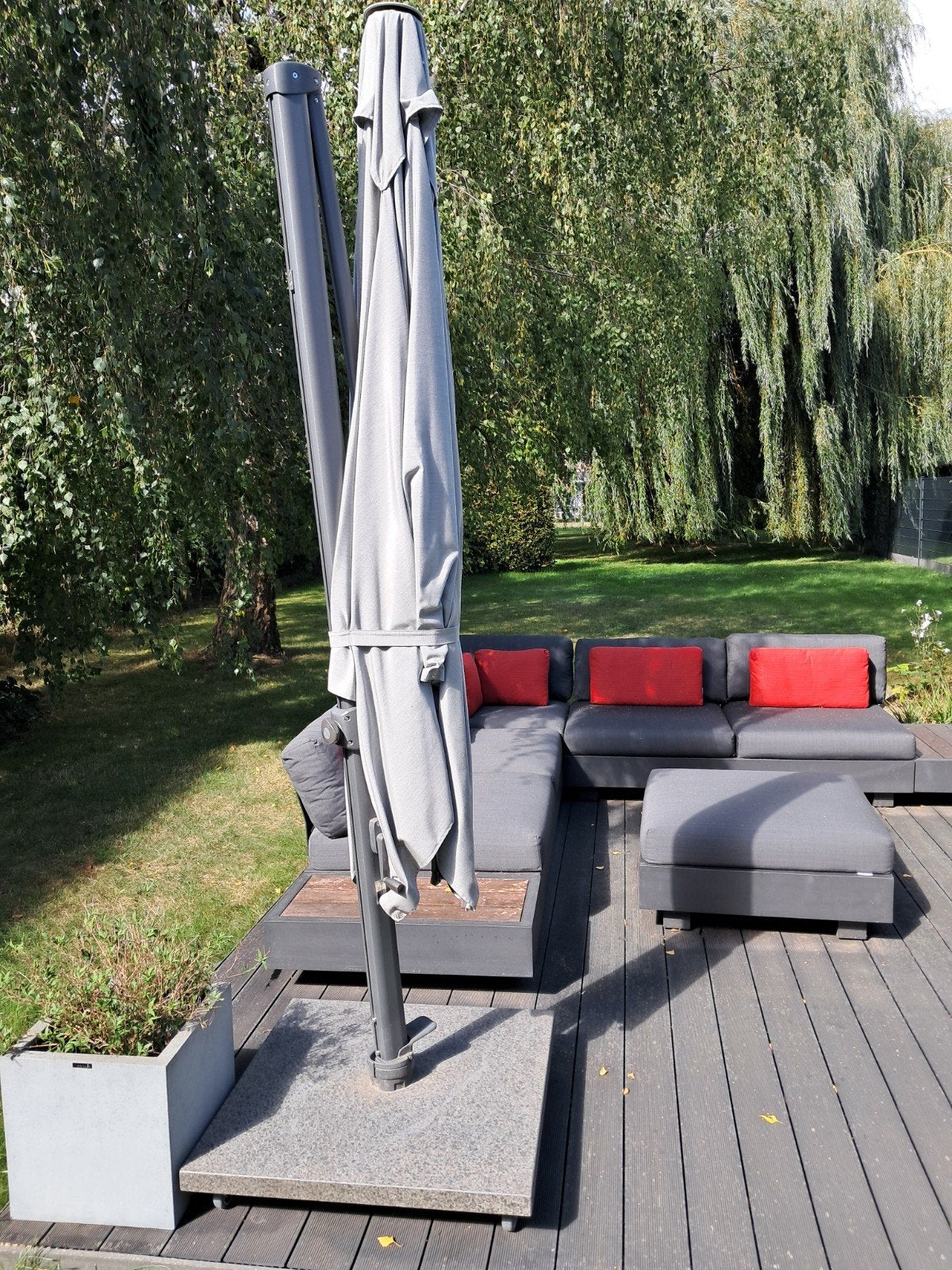 Parasol 3m x 3m, stenen voet op wieltjes, Ophalen, Gebruikt, Zweefparasol, Kantelbaar
