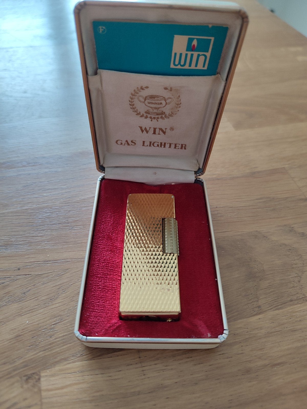briquet vintage WIN doré, Enlèvement ou Envoi, Utilisé, Briquet
