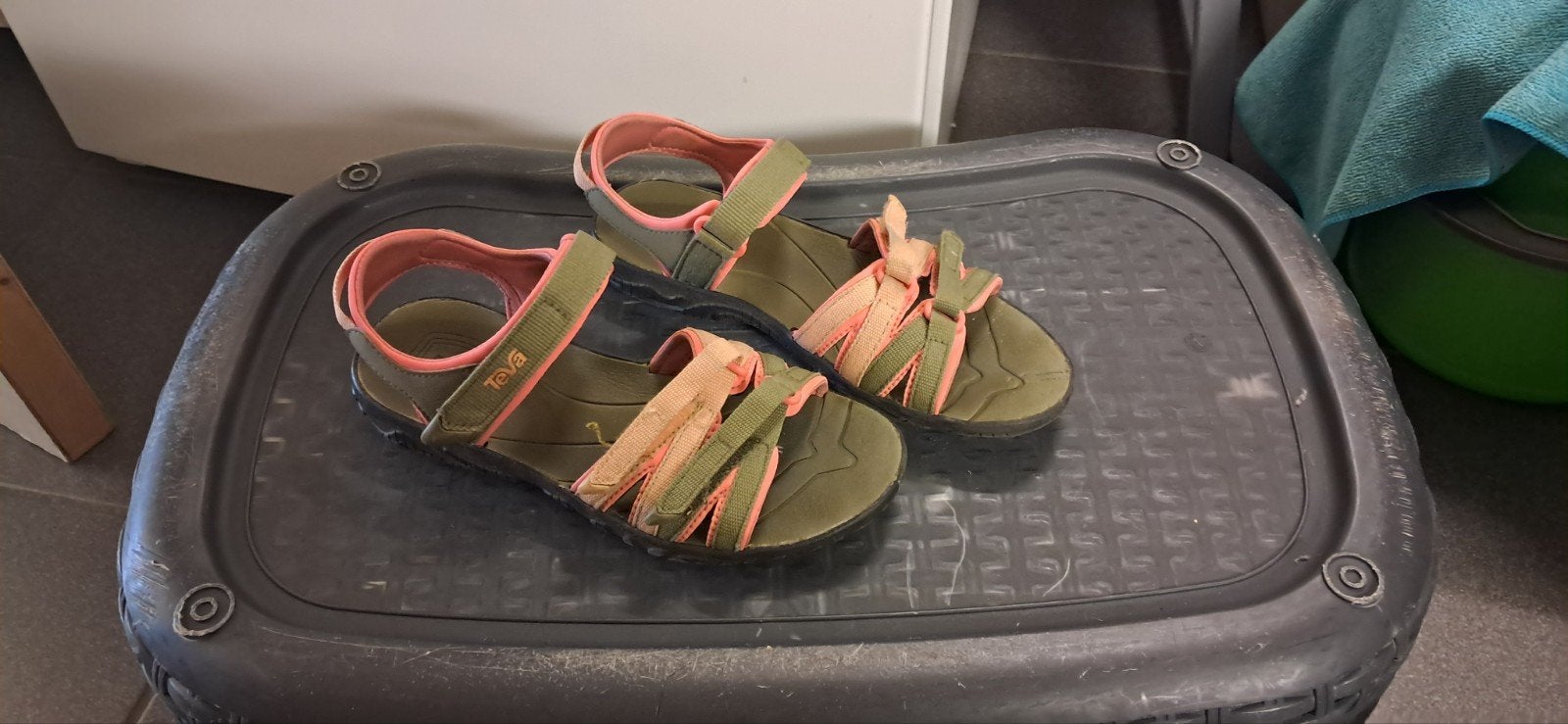 Teva sandaal maat 33/34, Kinderen en Baby's, Ophalen, Zo goed als nieuw