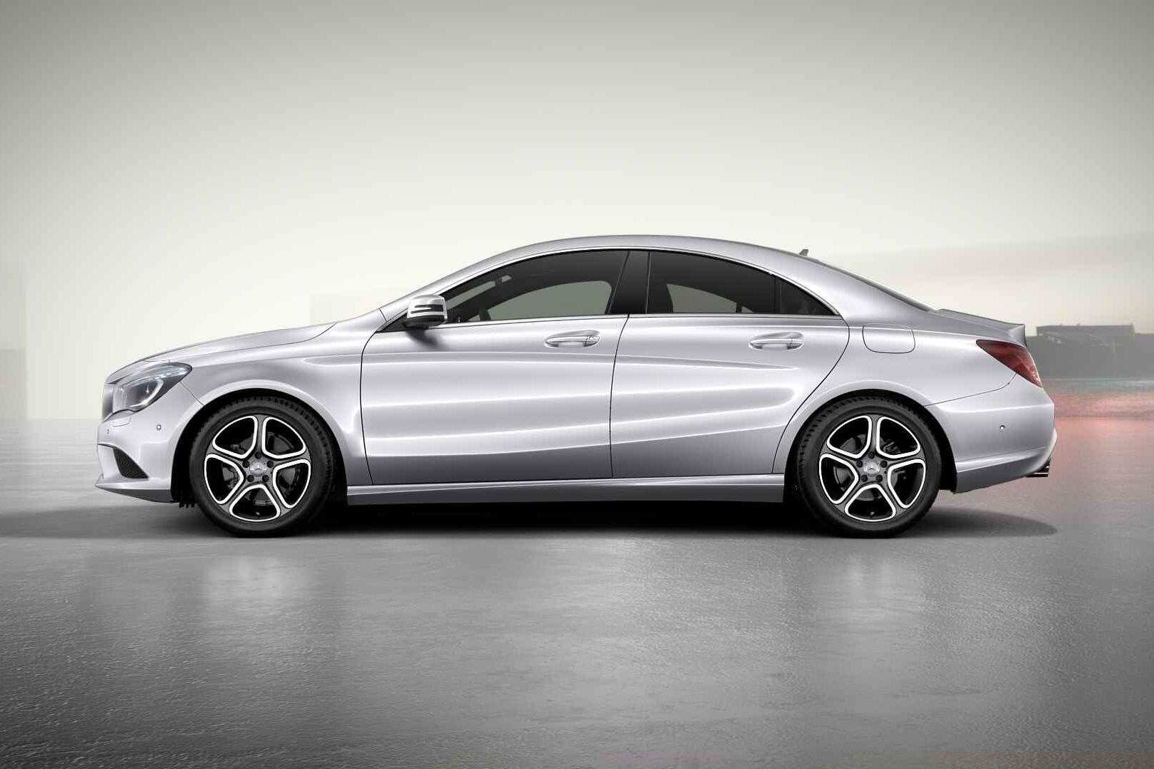 Mercedes-Benz CLA-Klasse 200 Coupé Urban Line | Verwarmde Z, Auto's, Voorwielaandrijving, Stof, Gebruikt, 4 cilinders
