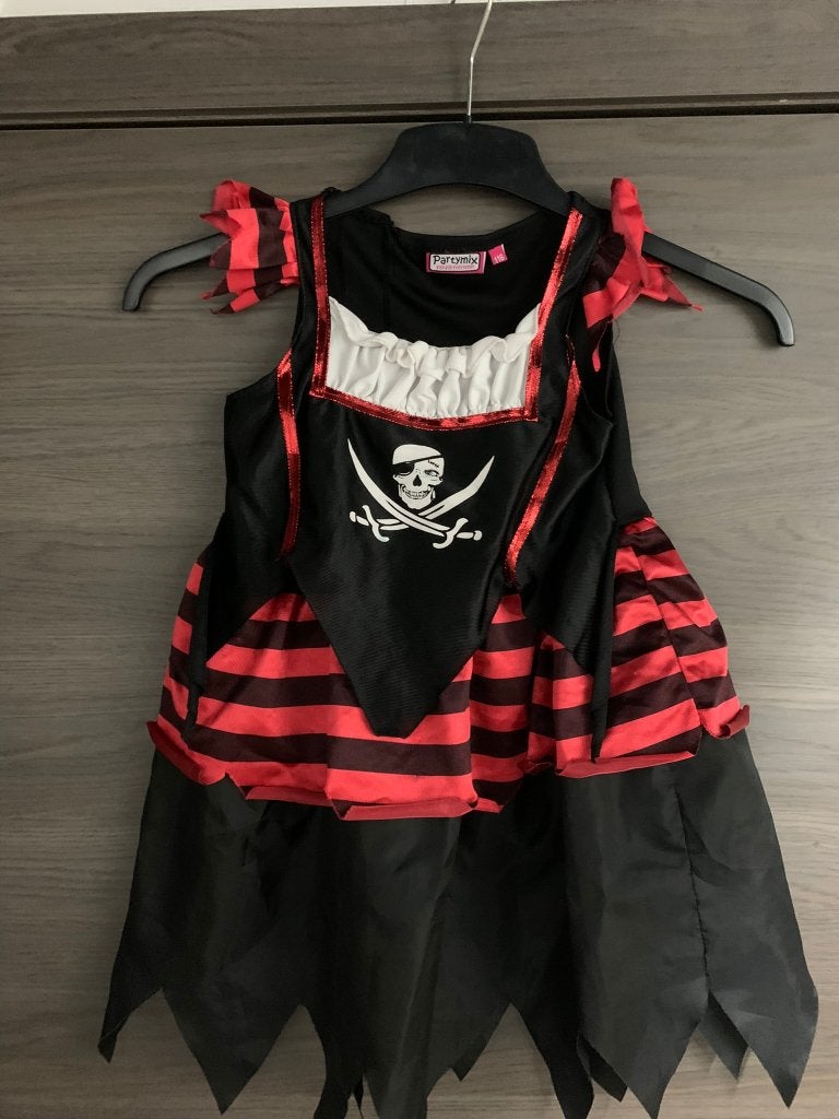 Très joli costume pirate de carnaval pour fille taille 116, Enfants & Bébés, Costumes de carnaval & Déguisements, Enlèvement ou Envoi