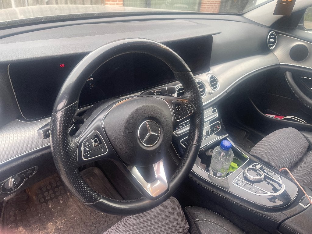 mercedes E200, Argent ou Gris, Noir, Automatique, Particulier