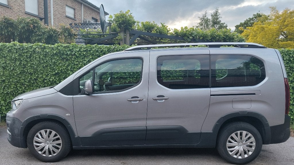 Peugeot Rifter 1.2i prure tech. *LANGE VERSIE* 7_zitplaatsen, Auto's, Peugeot, Voorwielaandrijving, 7 zetels, 5 deurs, Particulier