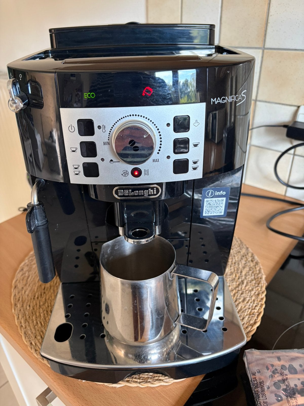 Delonghi Magnifica S noire, Electroménager, Cafetières, Réservoir d'eau amovible, 2 à 4 tasses, Café moulu, Comme neuf