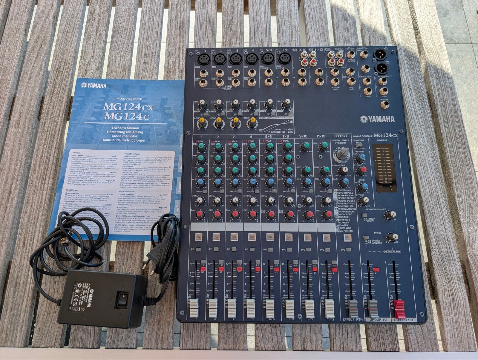 Yamaha MG124CX, console de mixage 12 canaux avec effets +++, Enlèvement ou Envoi, Comme neuf, 5 à 10 canaux, Entrée micro