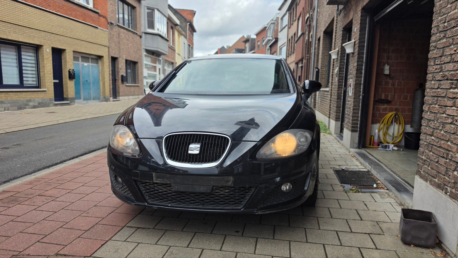 Seat Leon 1.6 tdi slechts 154.000km, Voorwielaandrijving, Euro 5, Stof, Zwart