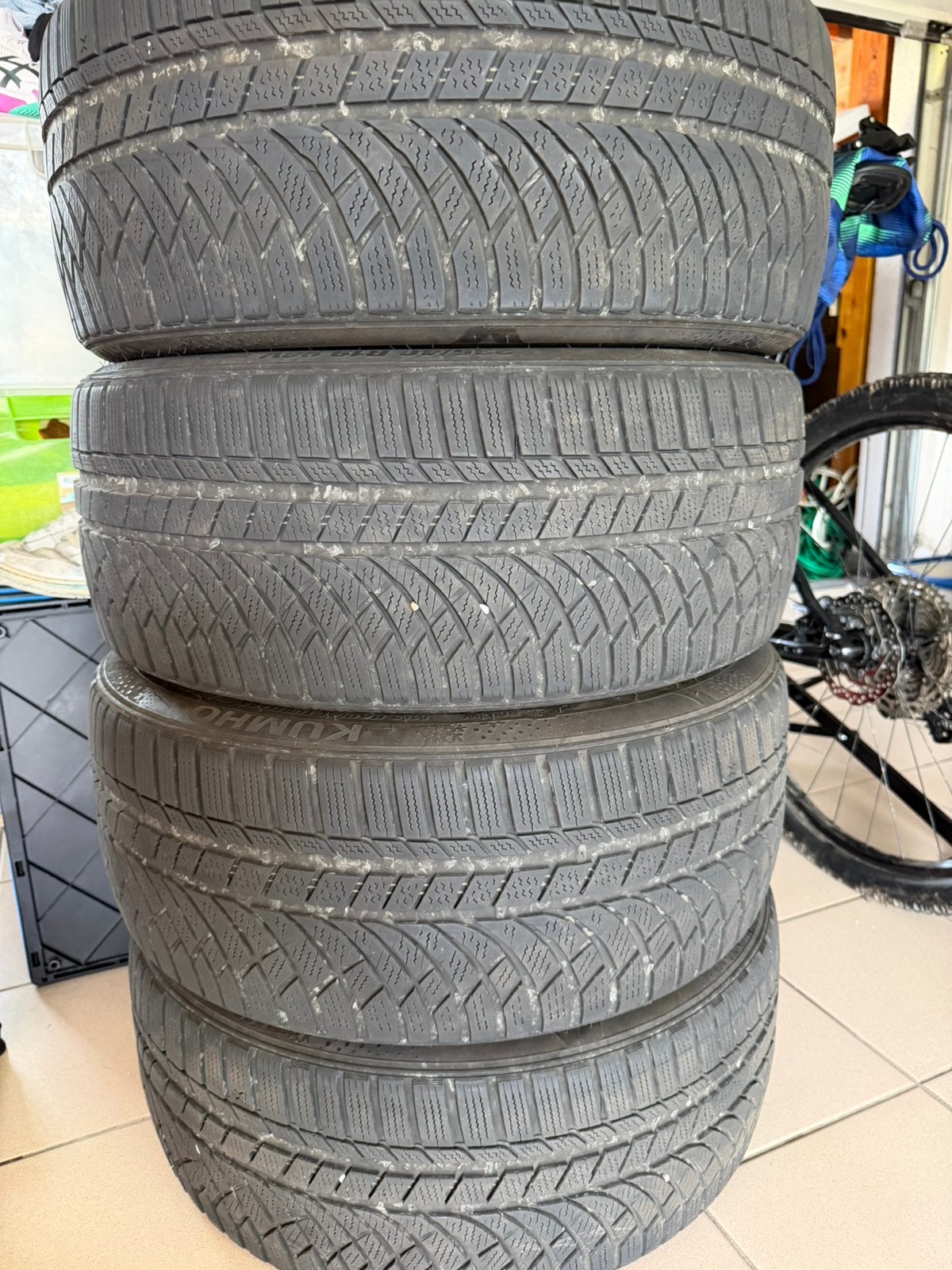 Pneus Hiver Kumho wintercraft 235/40/19 96v, Enlèvement, Pneus hiver, Pneu(s)