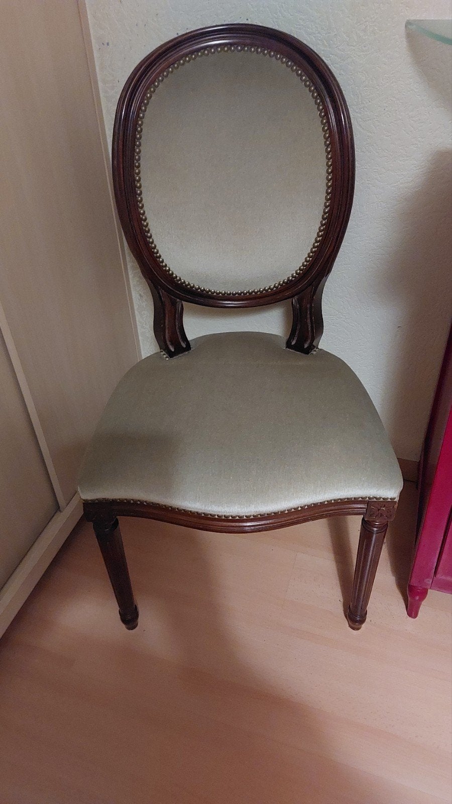 6 Stoelen, Ophalen