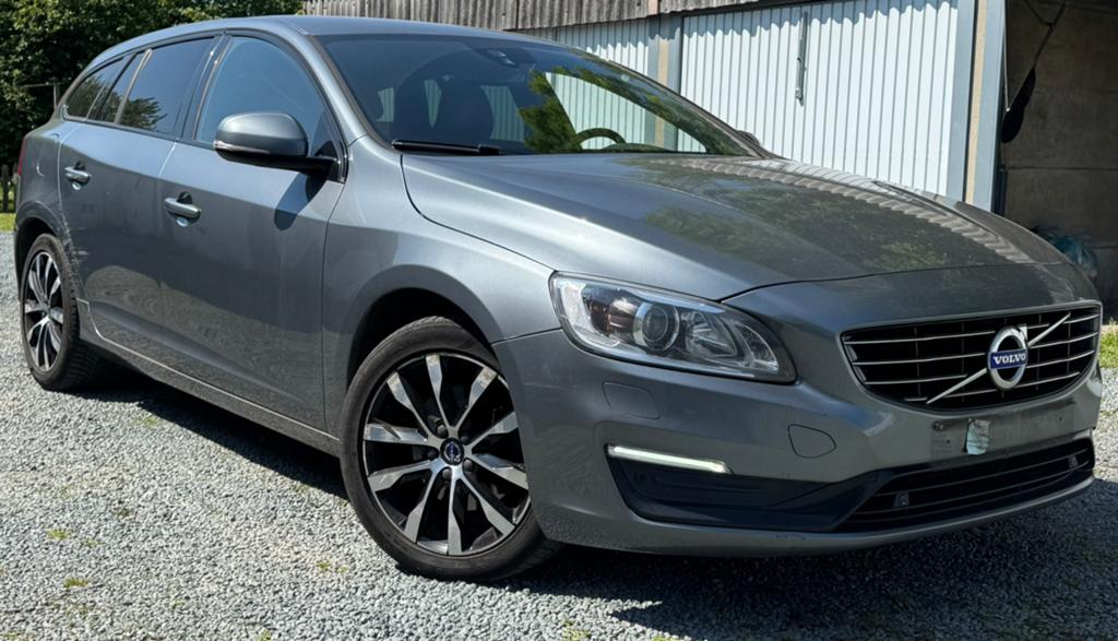 Volvo V60 2.0 D3 Dynamic Edition Gear // Boîte automatique, Autos, Cuir, Achat, Entreprise, https://public.car-pass.be/vhr/3c84e563-8ccd-4bbd-83f6-fd78503e66d4?lang=fr
