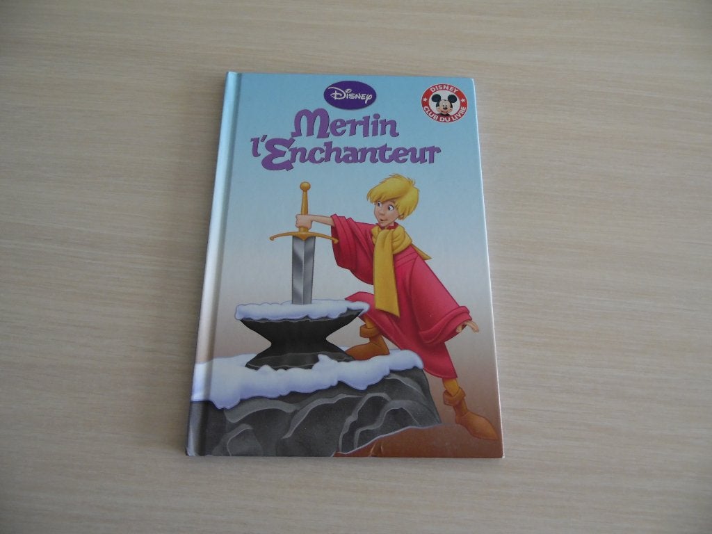 MERLIN L'ENCHANTEUR      MICKEY CLUB DU LIVRE, Garçon ou Fille, Enlèvement ou Envoi, Fiction général, Collection DISNEY CINEMA