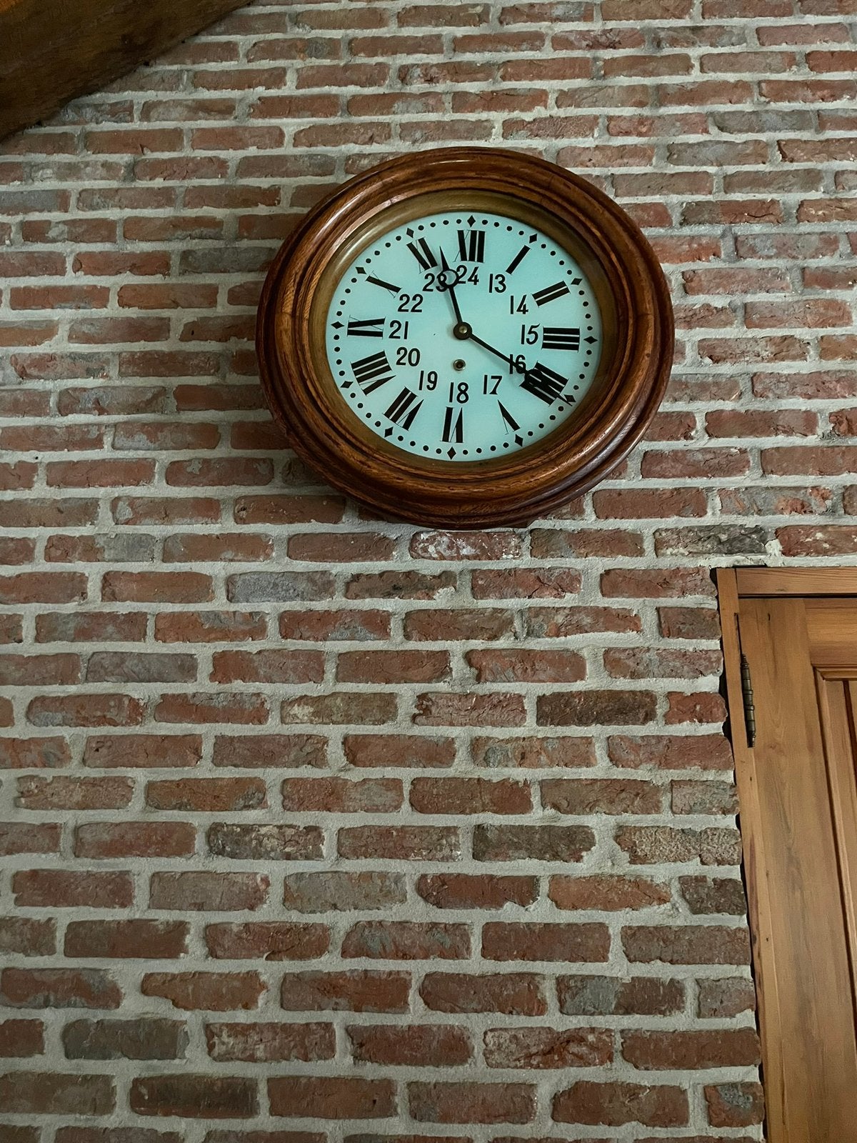 Goed functionerende stationsklok, Ophalen