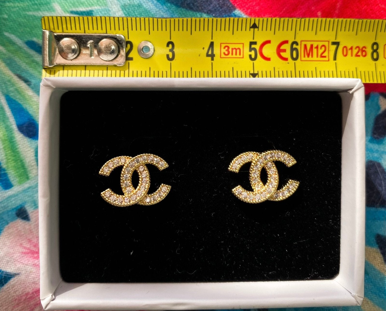 Boucles d'oreilles Chiq CC livraison gratuite, Bijoux, Sacs & Beauté, Enlèvement ou Envoi, Or, Avec cristal, Autres matériaux