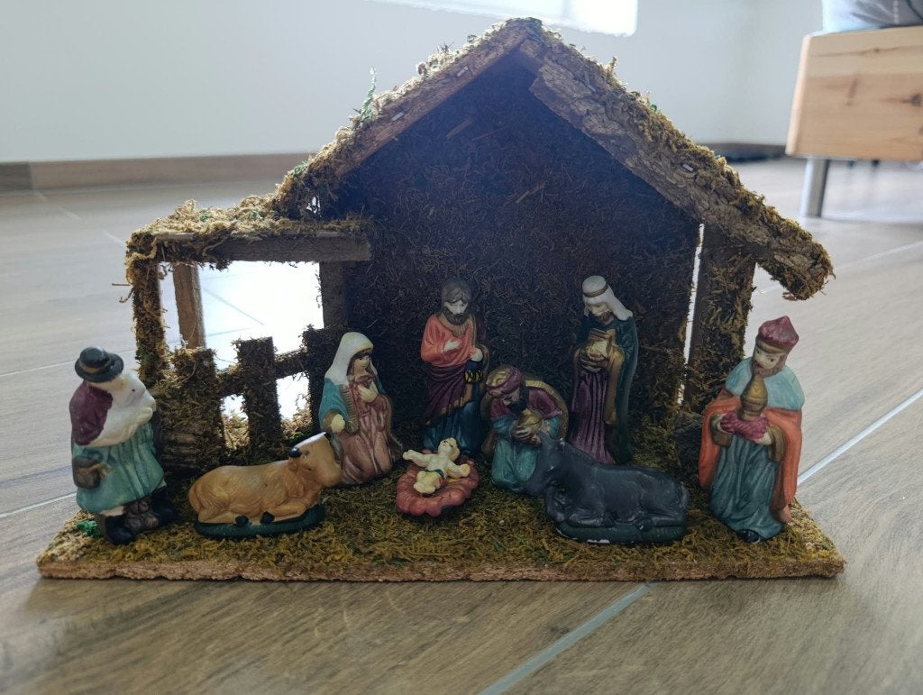 Crèche de Noel traditionnelle en bois et mousse avec Santons, Enlèvement, Comme neuf