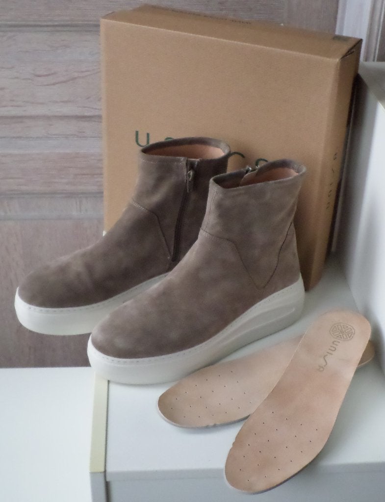 Unisa enkellaars Mt 40, Kleding | Dames, Beige, Lage of Enkellaarzen, Nieuw, Ophalen of Verzenden
