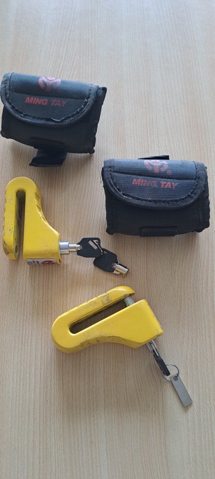 Gele sloten.  Merk Ming Tay., Motoren, Ophalen
