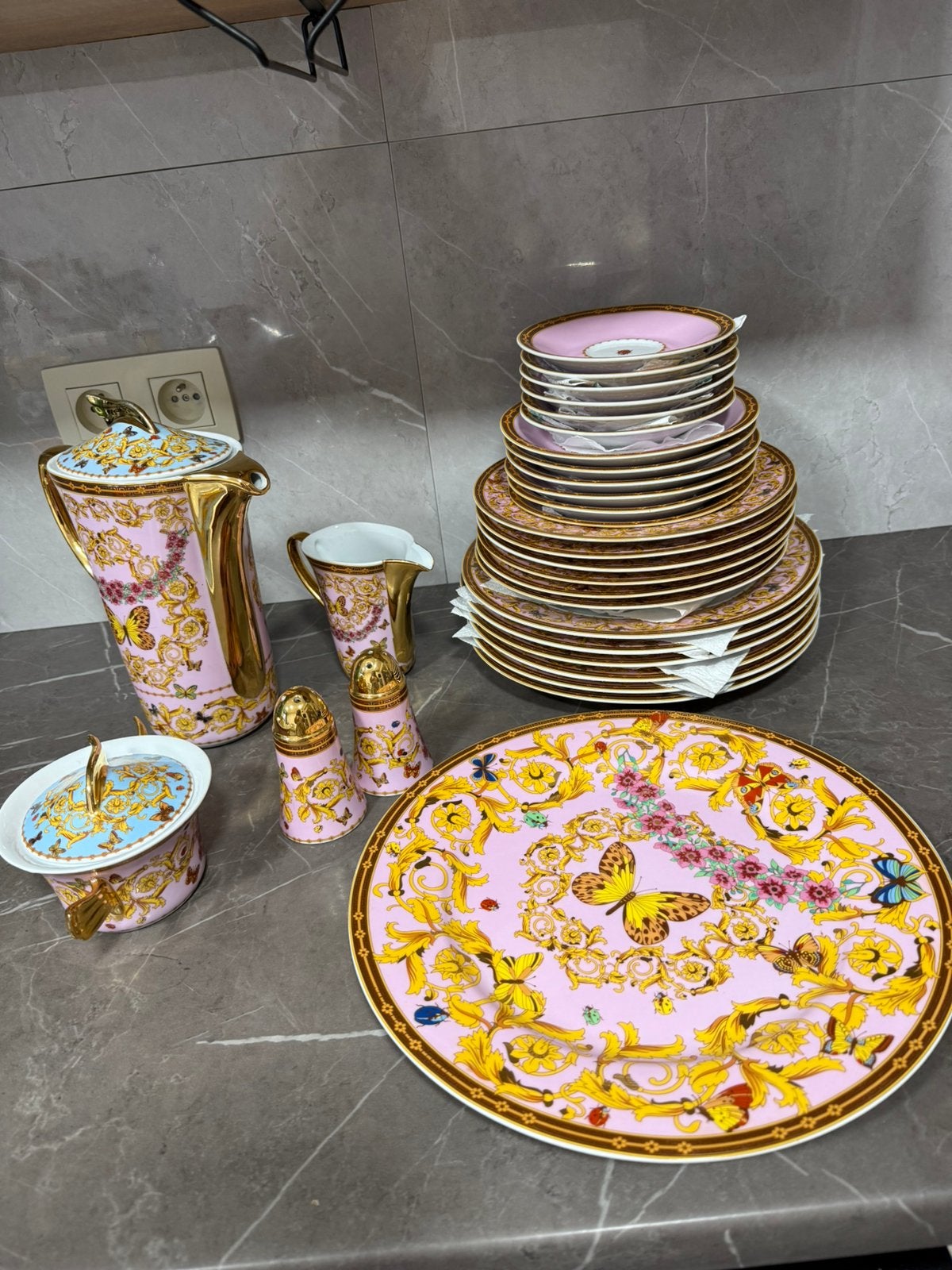 Versace,Rosenthal, Antiquités & Art, Enlèvement