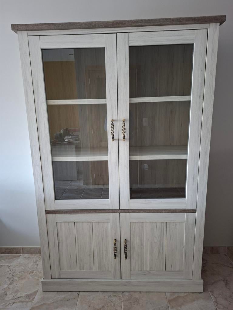 Dressoir en vitrinekast, Ophalen
