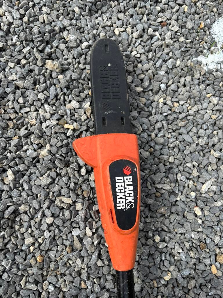 Scie à chaîne pour branches hautes, Moins de 600 watts, Tronçonneuse, 70 mm ou plus, Enlèvement