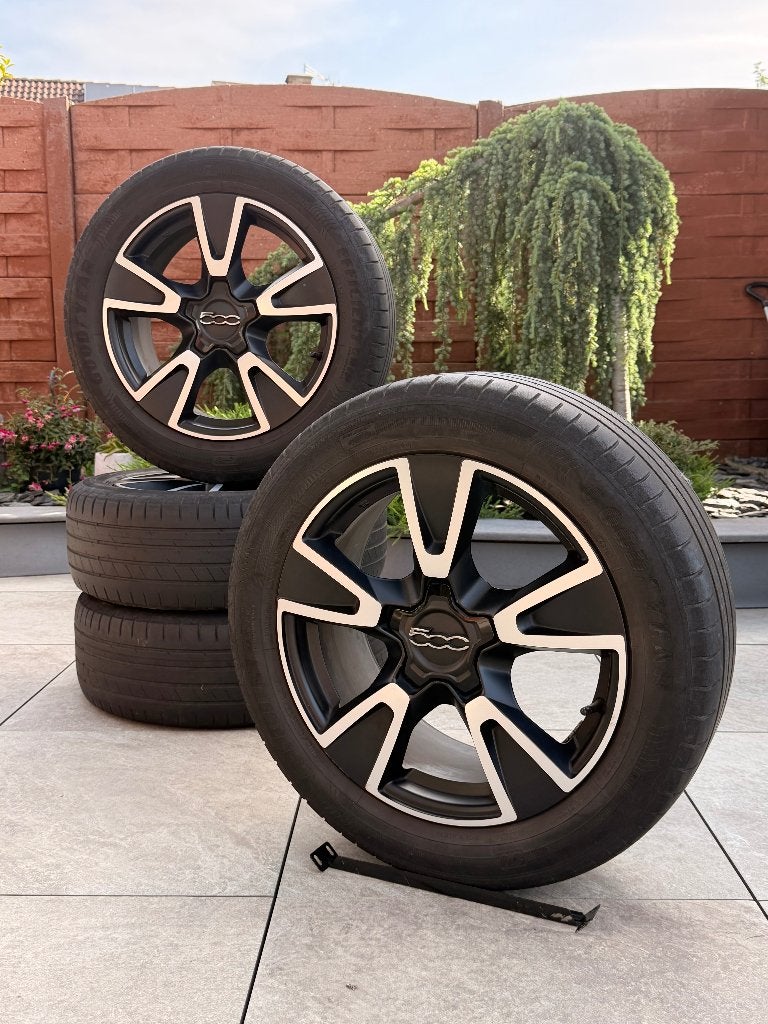 Original 17" Fiat 500x Jantes et pneus M17, Autos : Divers, Enjoliveurs, Enlèvement