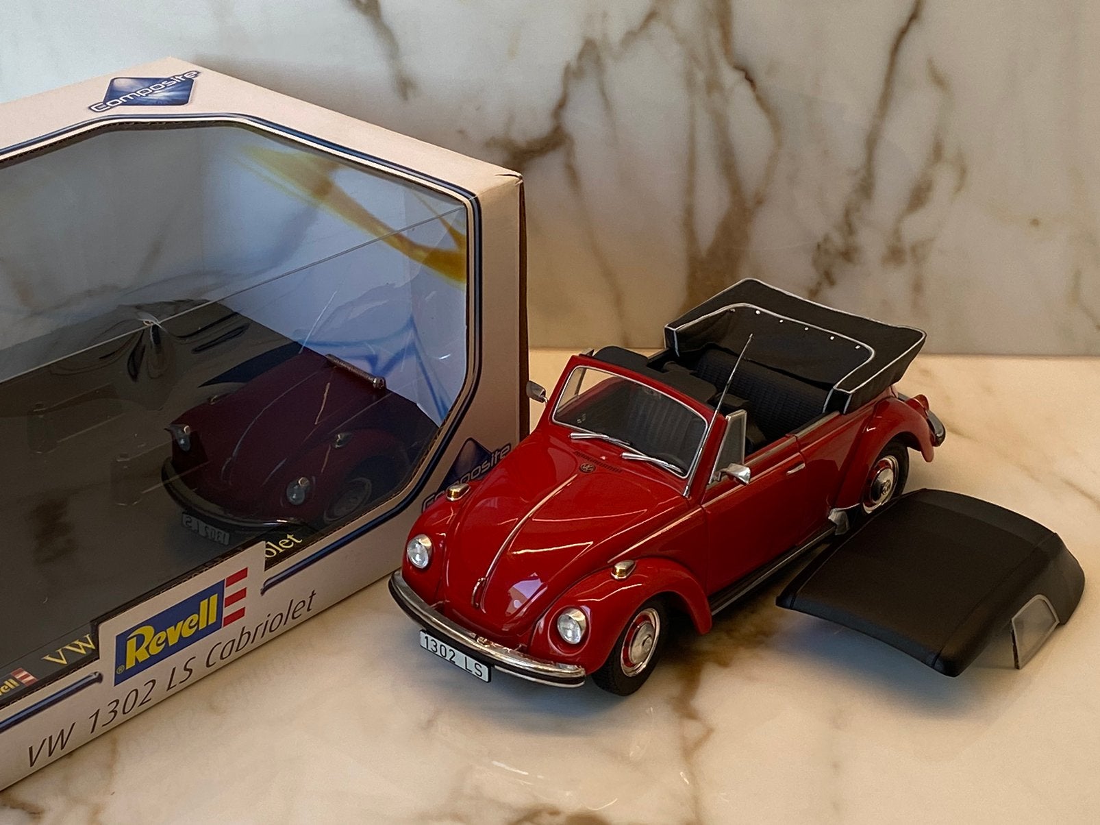 Revell Volkswagen Beetle 1302 LS Cabriolet - 1:18, Hobby & Loisirs créatifs, Voitures miniatures | 1:18, Enlèvement ou Envoi, Comme neuf
