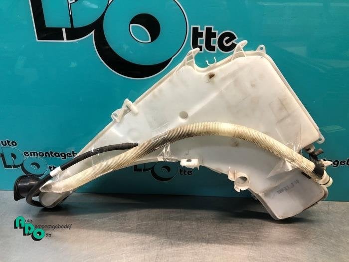 Ruitensproeiertank voor van een BMW 3-Serie (3-Serie 04-), Gebruikt, -, -, Ophalen of Verzenden