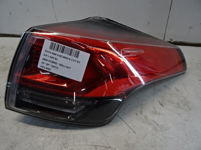 FEU ARRIÈRE DROIT Toyota RAV4 (A4) (81550-42202), Autos : Pièces & Accessoires, Kundenbetreuung@toyota.de, Toyota, Utilisé, Toyota-Allee 2
50858  Köln, DE