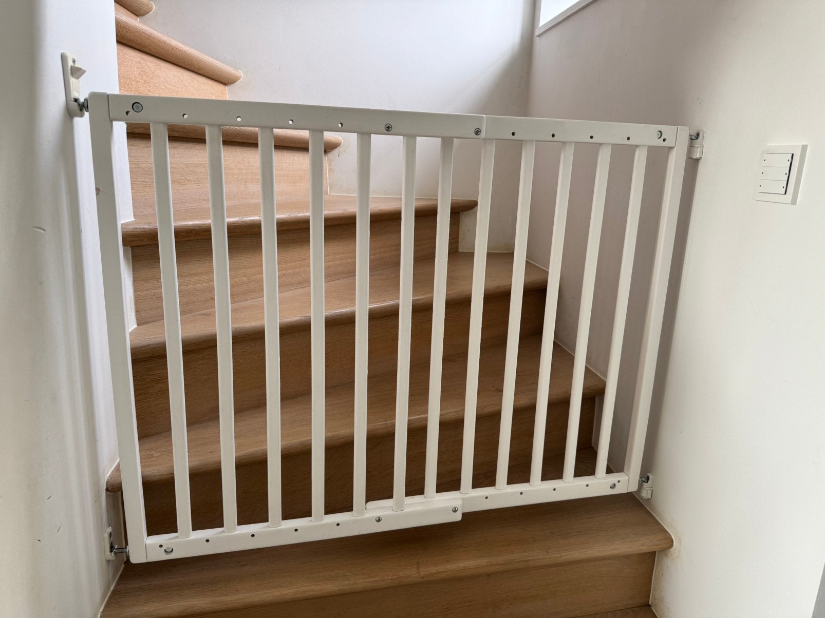 Traphekje Europe Baby: in breedte verstelbaar (63,5-105,5cm), Kinderen en Baby's, Ophalen, Gebruikt, Hout, 100 tot 115 cm