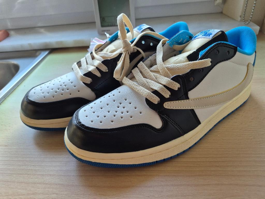 Jordan 1 Retro Low OG SP Fragment x Travis Scott taille 43, Neuf, Enlèvement ou Envoi, Autres couleurs, Jordan (Nike)